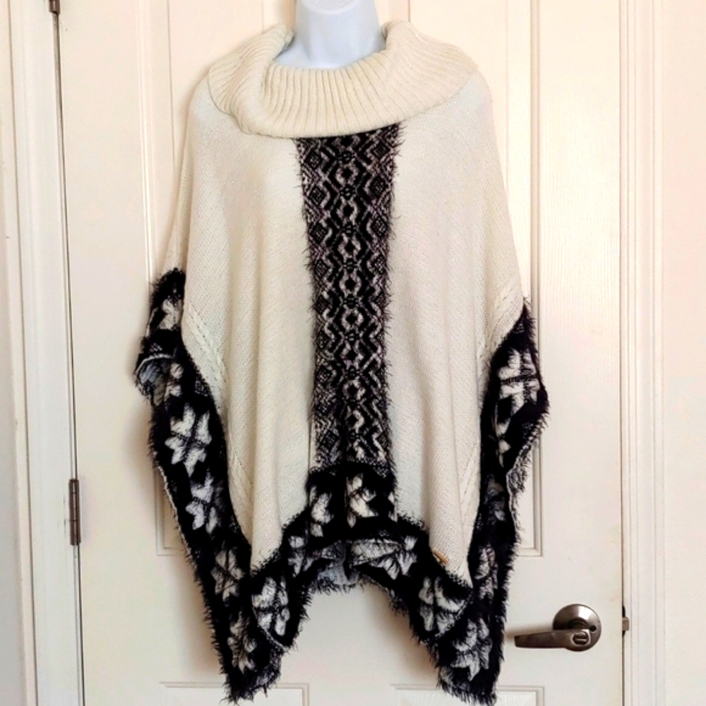 New black rivet pull over, White & black, size Small/Medium